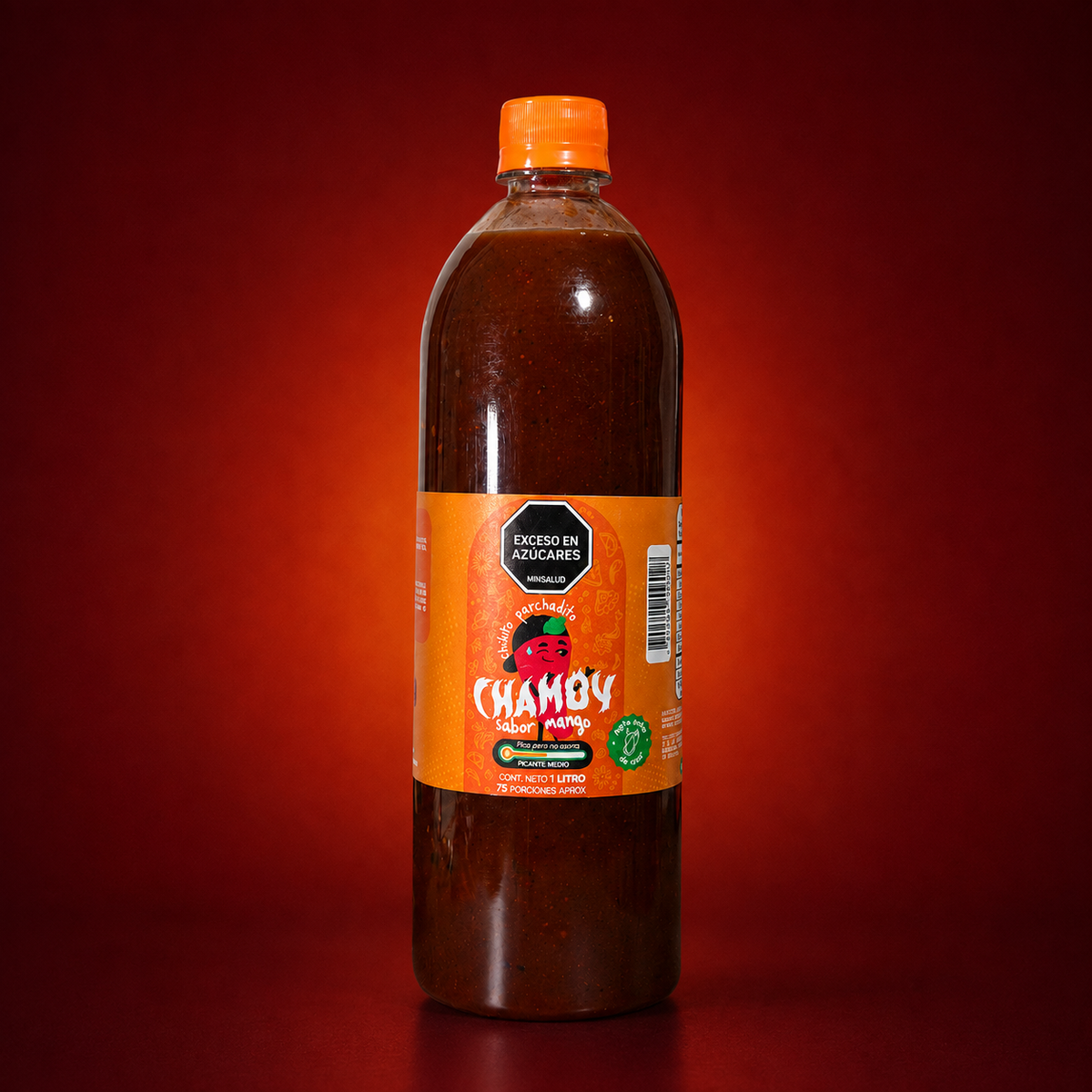 Chamoy de mango medio de 1000 ml sobre fondo vino