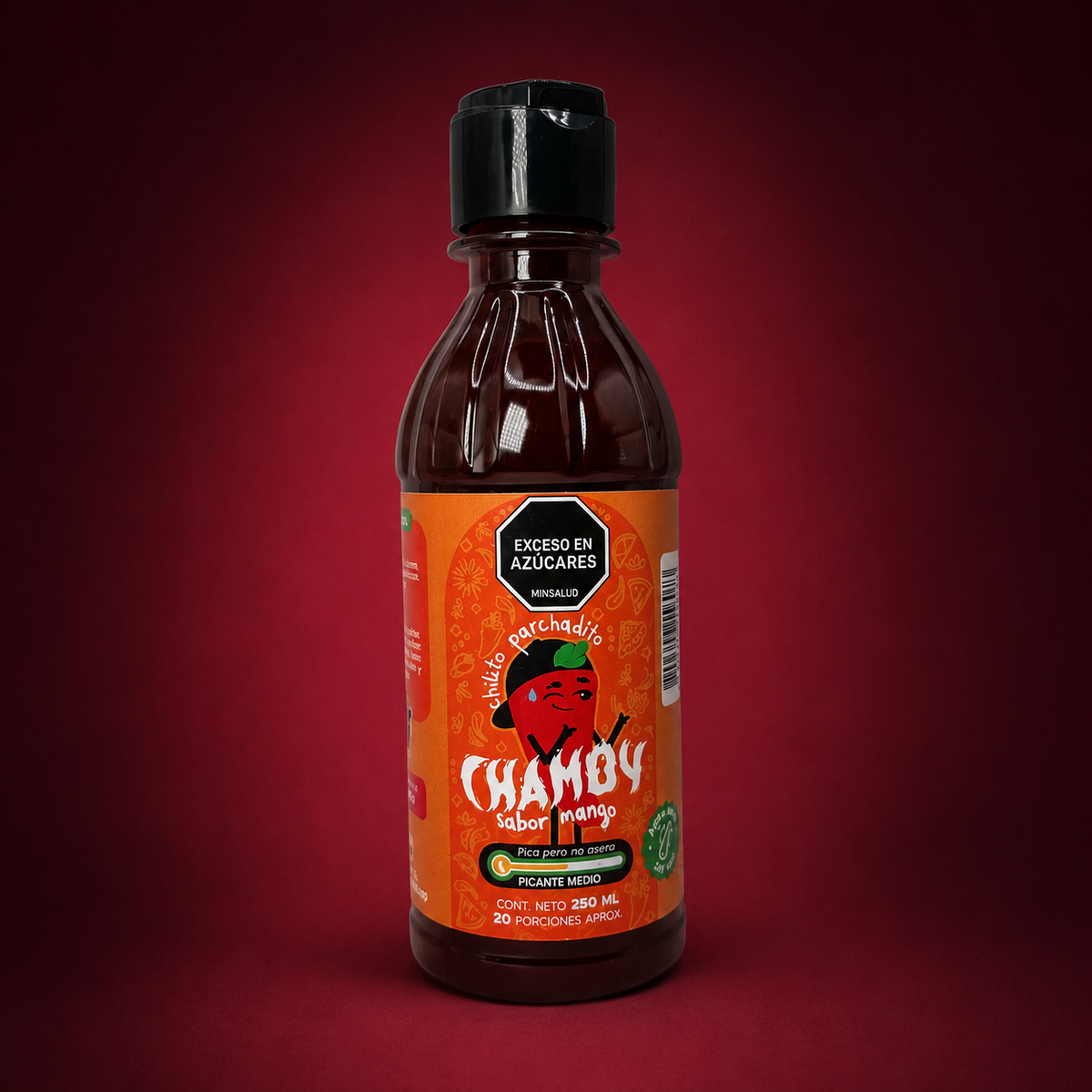 Chamoy mango picante medio 250ml sobre fondo vino