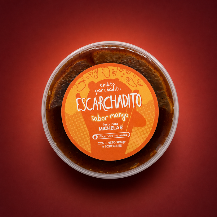 Escarchadito de mango sobre fondo vino